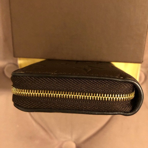 Louis Vuitton Zippy Coin Purse - Picture 5 of 14